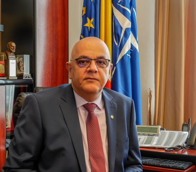 Raed Arafat răspunde acuzațiilor: „N-am fost la DNA. Da, sunt pus sub acuzare… înainte să fiu audiat”