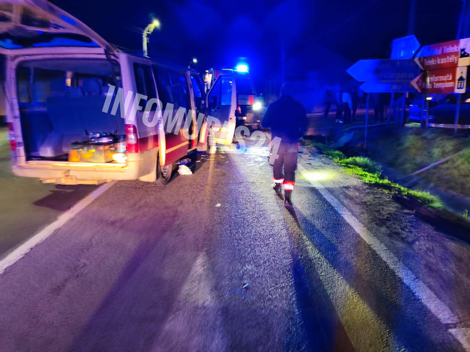 Accident la Dumbrăvioara între un autoturism și un microbuz cu copii. 11 persoane transportate la spital