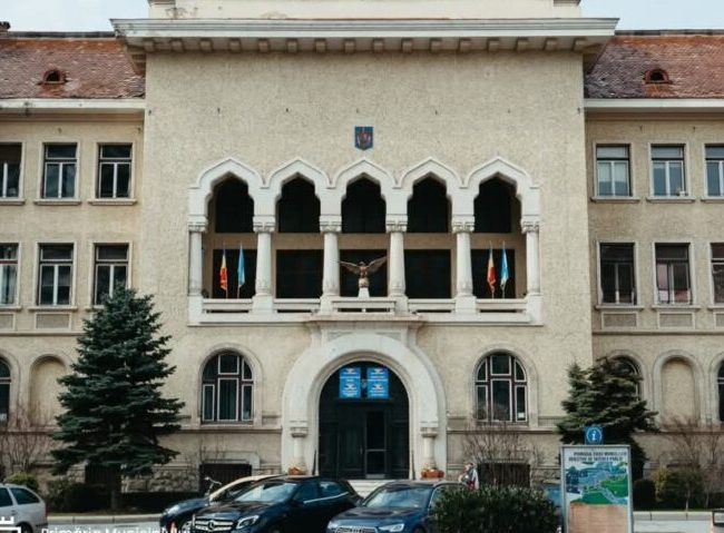 77 de posturi desfiinţate la Primăria Târgu Mureş