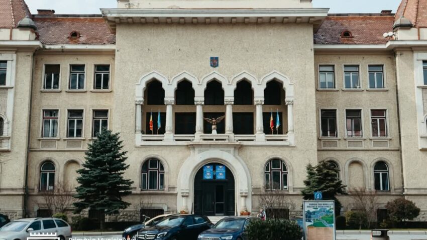 77 de posturi desfiinţate la Primăria Târgu Mureş