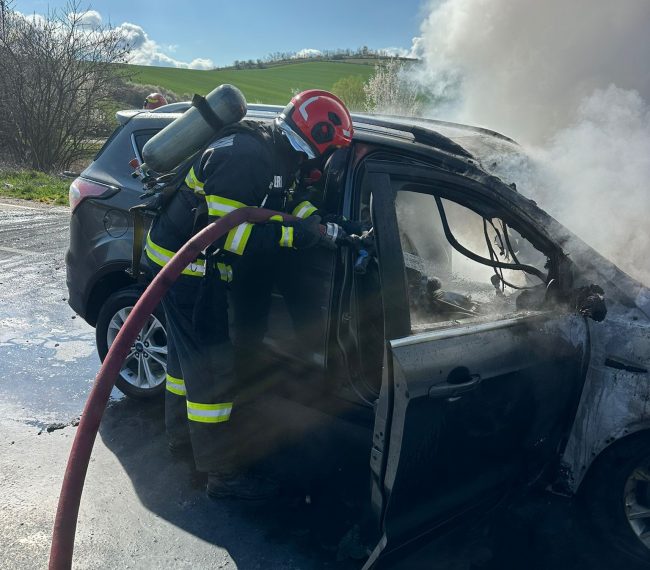 Incendiu la un autoturism, la ieșirea din Vânători
