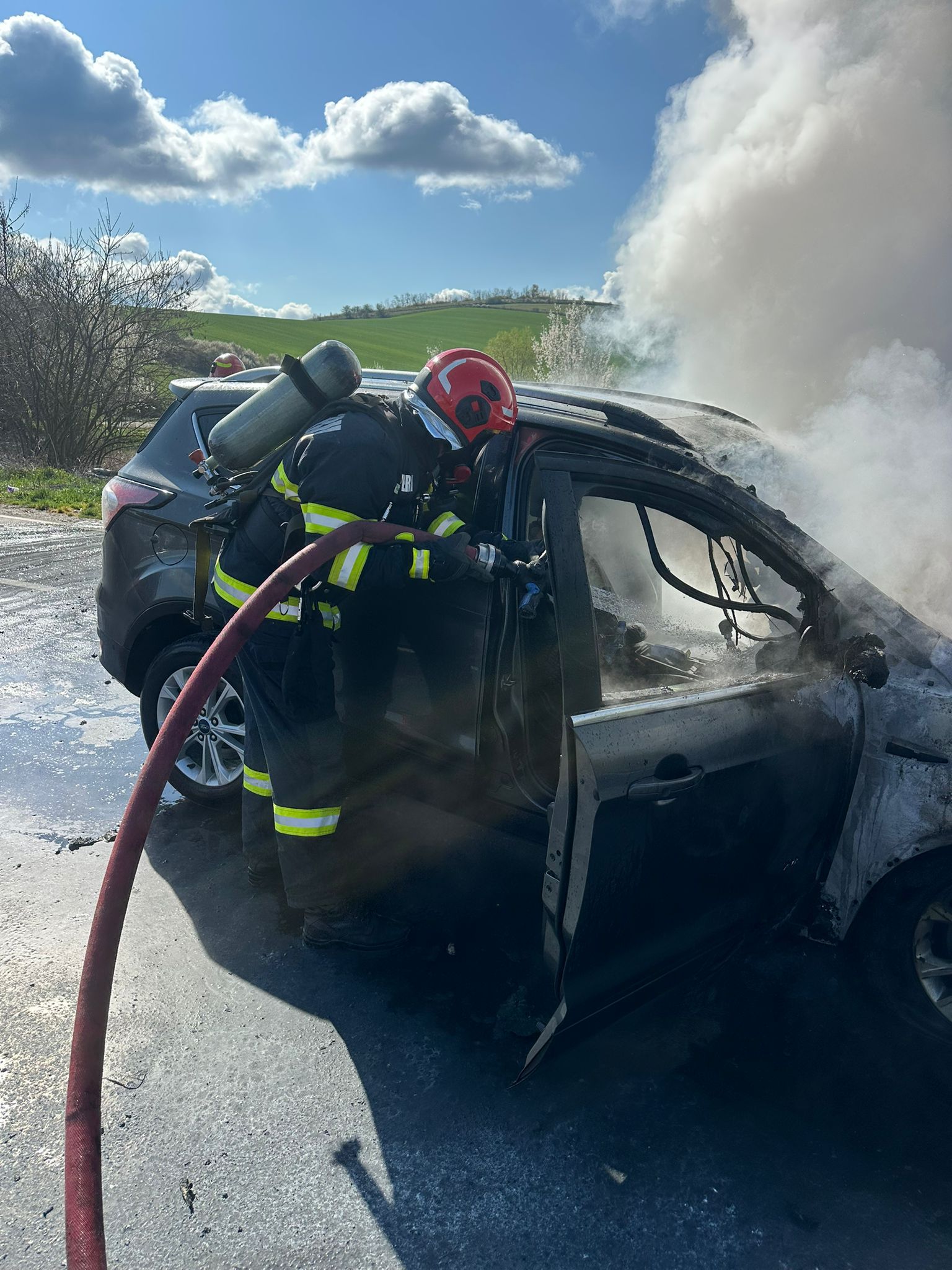 Incendiu la un autoturism, la ieșirea din Vânători