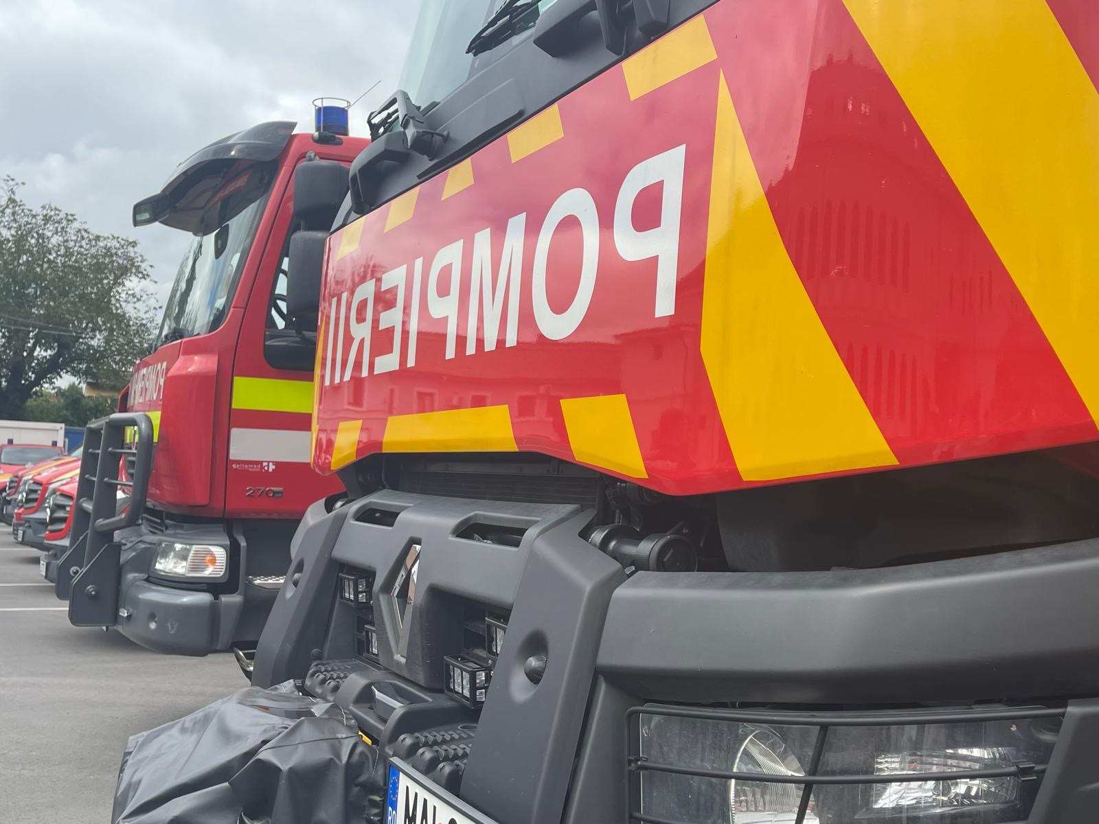 Incendiu puternic la o locuință din Chibed. O femeie a avut nevoie de îngrijiri medicale