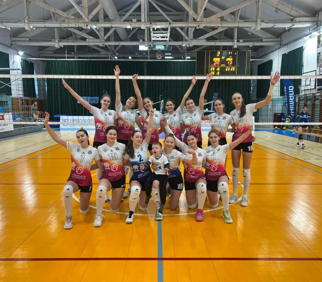 Medicinistele se califică în semifinalele Diviziei A2 la volei!