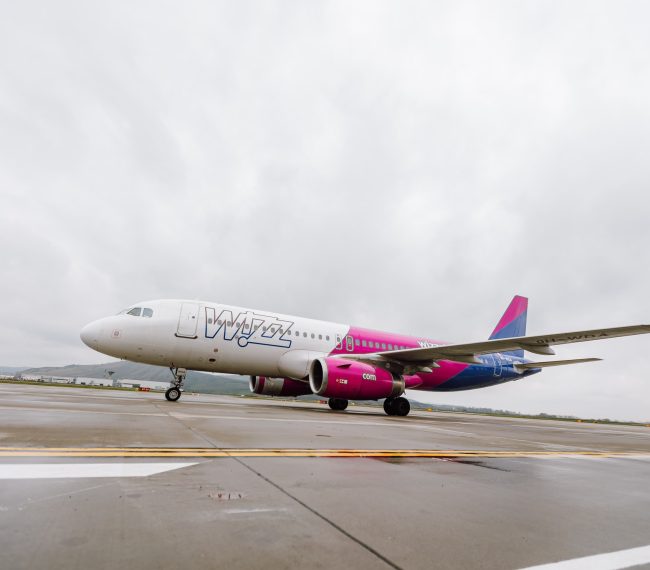 Avionul de la Budapesta, aterizare din a doua încercare pe Aeroportul Târgu Mureş din cauza vântului