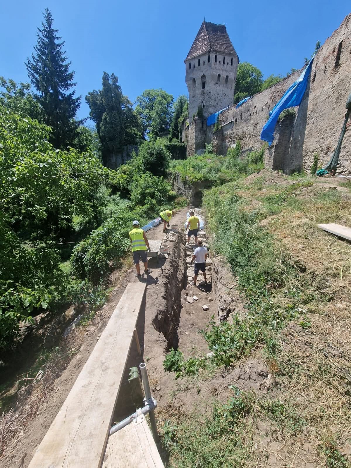 Zidurile Cetății Sighișoara, în fața provocărilor moderne. Soluții pentru salvarea acestora